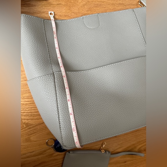 Convertible pebbled bucket bag - Picture 8 of 10